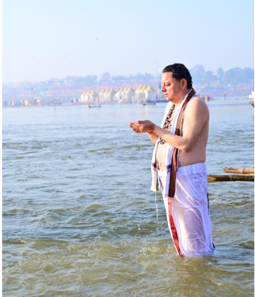 मुख्यमंत्री श्री पुष्कर सिंह धामी ने सोमवार को महाकुंभ 2025 के पुण्य अवसर पर पावन दिव्य त्रिवेणी संगम पर  स्नान किया।