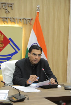 वन पंचायतों को उनके मौलिक अधिकारों से करेंगे संपन्न: डीएम।