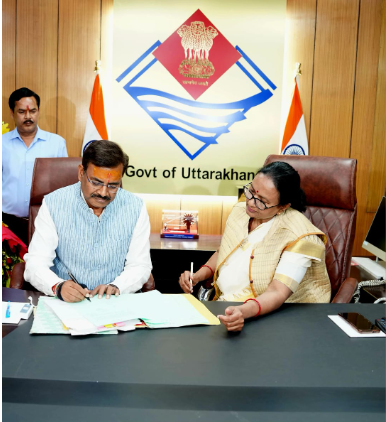 नवनियुक्त मुख्य सचिव श्री आनन्द बर्द्धन ने आज सचिवालय स्थित मुख्य सचिव कार्यालय में पदभार ग्रहण किया।