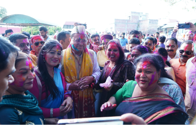मुख्यमंत्री श्री पुष्कर सिंह धामी ने आर.एस.एस मुख्यालय में आयोजित होली मिलन समारोह में प्रतिभाग  किया