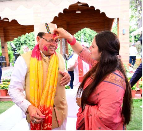 मुख्यमंत्री आवास में होली मिलन कार्यक्रम का भव्य आयोजन