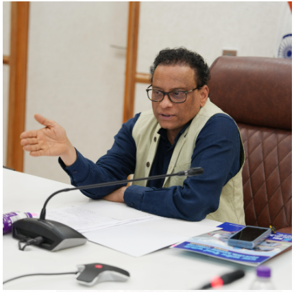 सचिव ने निर्देश दिए कि जिन बैंकों का सीडी रेशियो अनुपात कम है वे बैंक इफेक्टिव मॉनिटरिंग प्लान बनाकर सीडी रेशियो अनुपात बढ़ाएं।