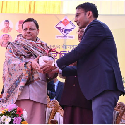 मा0 सीएम के हस्तक्षेप व्यासी परियोजना प्रभावित 27 परिवारों को डीएम के साहिया शिविर में 26 लाख प्रतिकर  वितरित 
