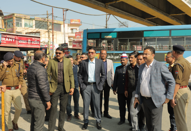 डीएम की सख्ती के चलते, आईएसबीटी चौक ड्रेनेज सिस्टम का अब स्थायी समाधान कार्य जोरों पर