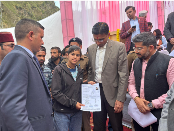 सीएम के मार्गदर्शन में सुदुरवर्ती क्षेत्र त्यूनी में डीएम भ्रमण, जरूरतमदों असहायों के लिए बना वरदान