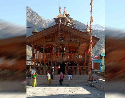 श्रद्धालुओं के लिए खुले शनिदेव महाराज के मंदिर के कपाट, मां यमुना के मायके में उत्सव जैसा माहौल