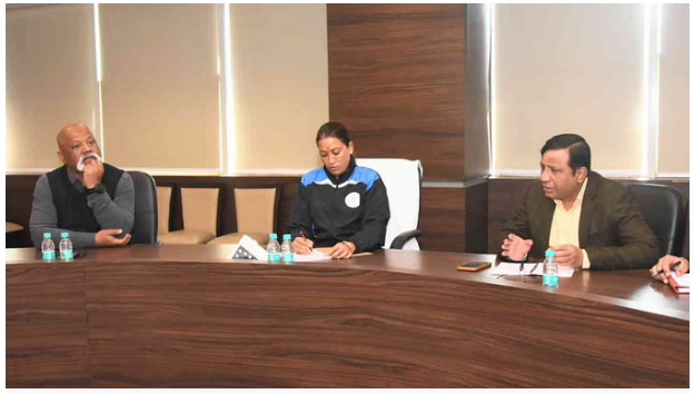 आइस रिंक में बर्फ जमाने यूएसए से पहुंचे विशेषज्ञ, 13 साल से है बंद पड़ा, अब होगा गुलजार