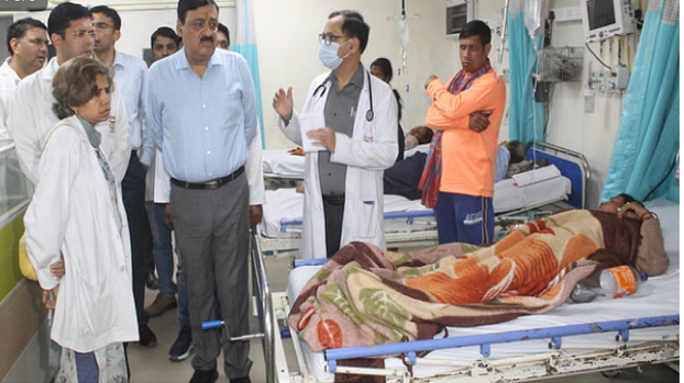 नवरात्र के व्रत में कुट्टू के पकवान खाने से बीमार हुए 335 लोग, एक बेड पर दो-दो मरीज भर्ती, तस्वीरें