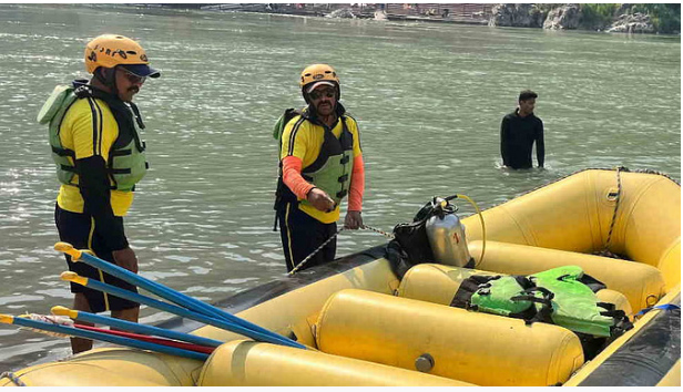 तैरने के प्रयास में गंगा में डूबा हरियाणा का बैंककर्मी युवक, चार दोस्तों के साथ आया था घूमने