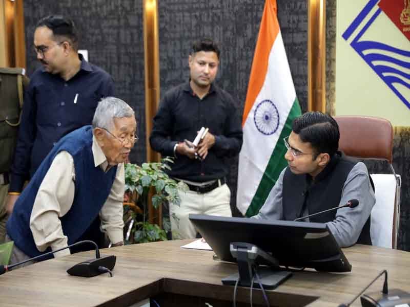 विधवा अरूणा का 34 हजार का पेयजल बिल सटलमेंट;  डीएम ने दी रायफल फंड से भुगतान की स्वीकृति